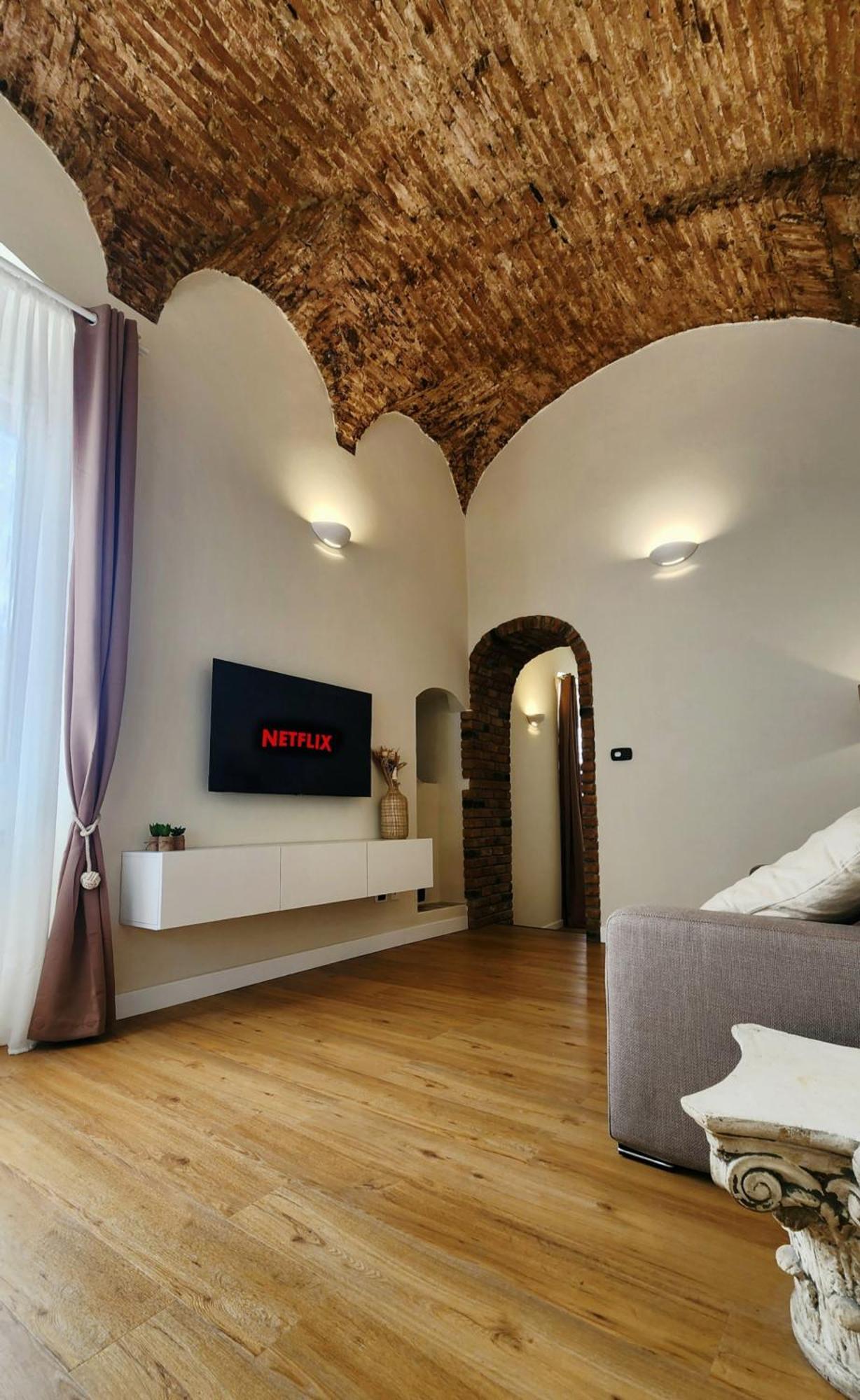 Classy Homes - C' Era Volta Apartment *